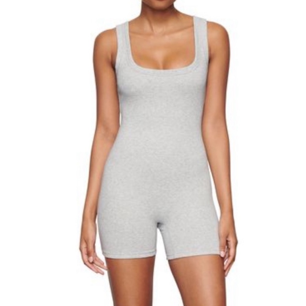 Skims Onesie XXS-XS (sold out everywhere)